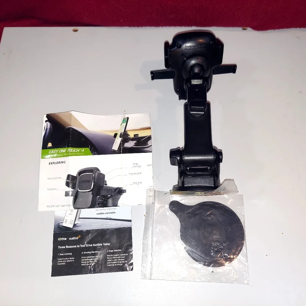 Nwot Iottie Easy Touch 4 Dashboard & Windshield Mounted Cellphone Holder